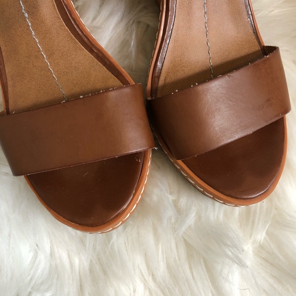 DV by DOLCE VITA Brown and Black Platform Wedges - Picture 4 of 6